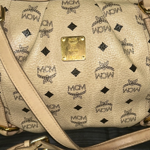 MCM Beige Visetos Coated Canvas Large Tote/Crossbody – Two-Way Bag - Picture 4 of 17